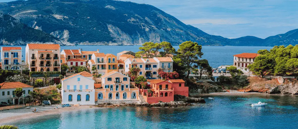 Kefalonia – griechische Insel im Ionischen Meer mit traumhaften Stränden, grünen Landschaften und idyllischen Badebuchten