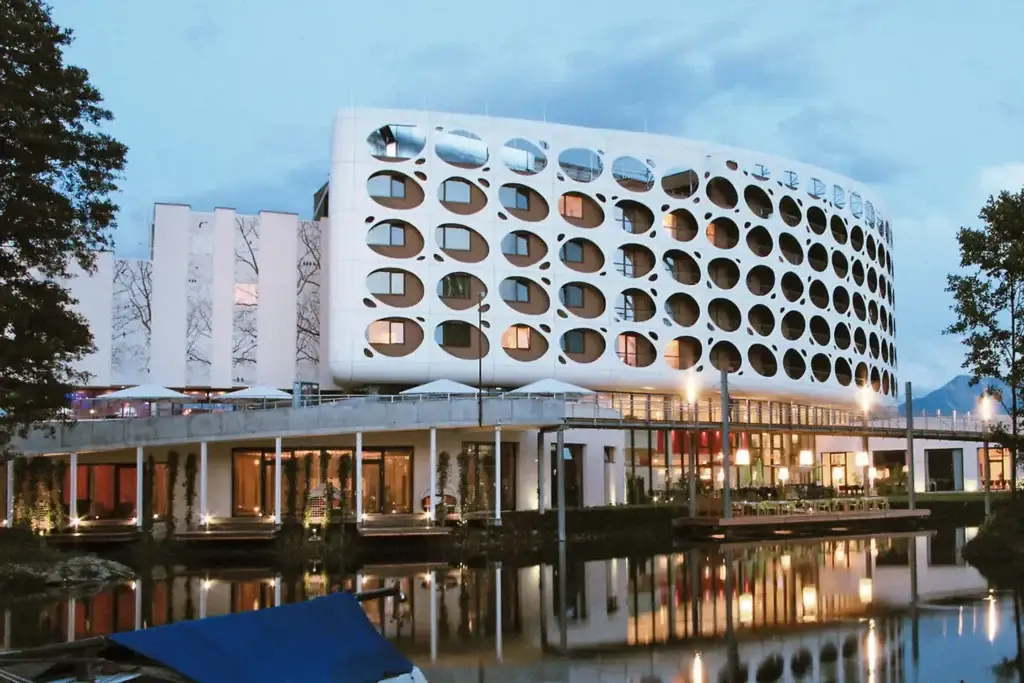 Seepark Wörthersee Resort in Klagenfurt – modernes Design‑ und Lifestyle‑Hotel mit organischer Architektur zwischen Stadt und Natur