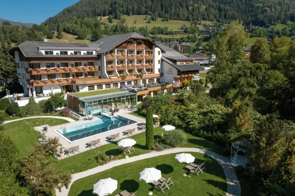 Ferienhotel Kolmhof in Kärnten – Wellnesshotel mit großer Spa‑Oase und ganzjährig beheiztem Außenpool für erholsame Auszeit