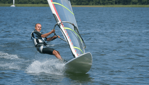 NECTRAVELDEALS-Österreich-Kärnten-Surfer