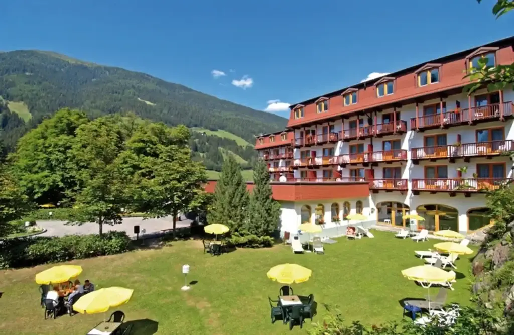 Alpenhotel Weitlanbrunn in Sillian – Familienfreundliches Hotel mit Bergblick und gelebter Gastfreundschaft in Osttirol