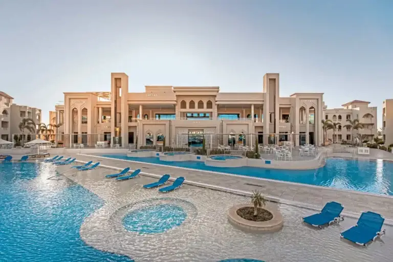 Pickalbatros Aqua Blu Resort Hurghada – modernes All-inclusive Hotel mit Kinder-Aquapark, Wellness-Bereich, Komfort und Erholung am Roten Meer.