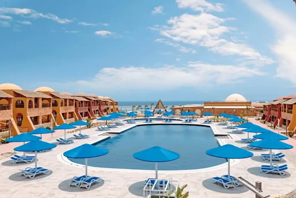 All-inclusive Strandresort mit Palmen, Sonne und Meer – entspannter Urlaub direkt am Strand mit Spaß, Erholung und faszinierender Unterwasserwelt.