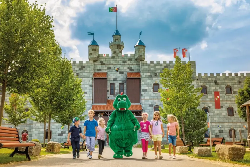 LEGOLAND Feriendorf in Günzburg – Themenhotels mit direktem Zugang zum Freizeitpark für Familien