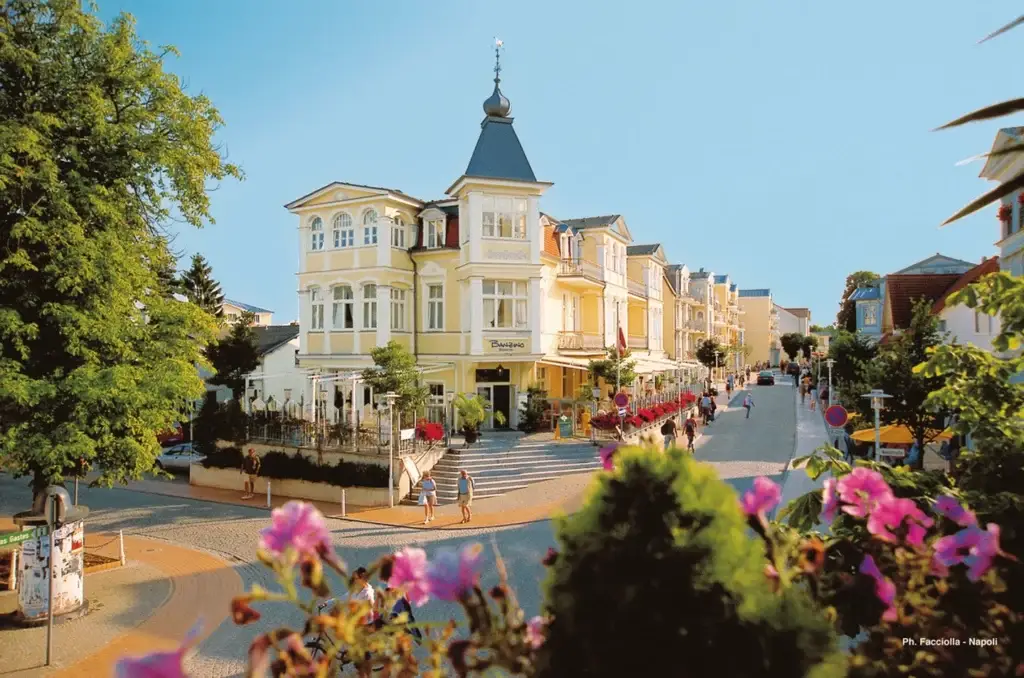 Hotel zur Post im Kaiserbad Bansin auf Usedom, direkt an der Ostsee, mit historischem Charme, moderner Ausstattung, exzellenter Gastronomie und großem Wellnessbereich.