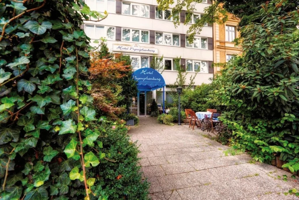 Hotel Nymphenburg München – Familiengeführtes Stadthotel in Neuhausen‑Nymphenburg mit weltbekannter Plakatsammlung