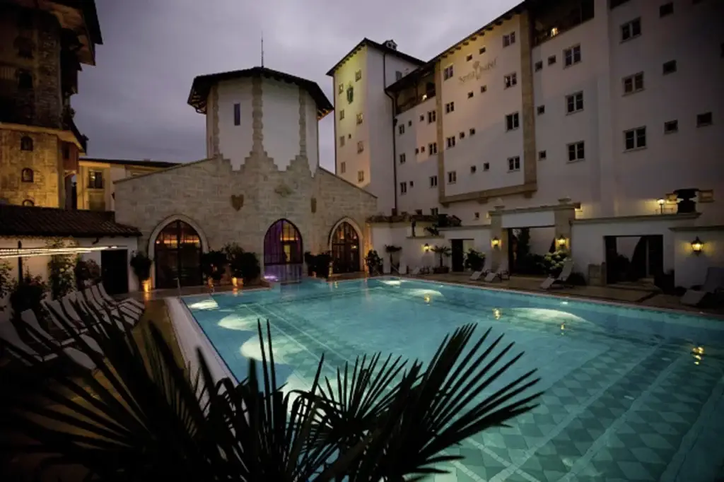 Erlebnishotel Santa Isabel im Europa‑Park Rust in Baden‑Württemberg, portugiesisches Klosterambiente mit ruhiger, herzlicher Atmosphäre für Familienurlaub