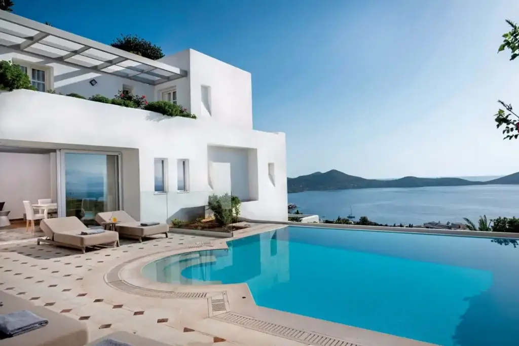Elounda Gulf Villas auf Kreta – Boutique‑Hotel mit Privatpools, Beachclub, Spa und Blick auf die Mirabello‑Bucht für Paare und Alleinreisende