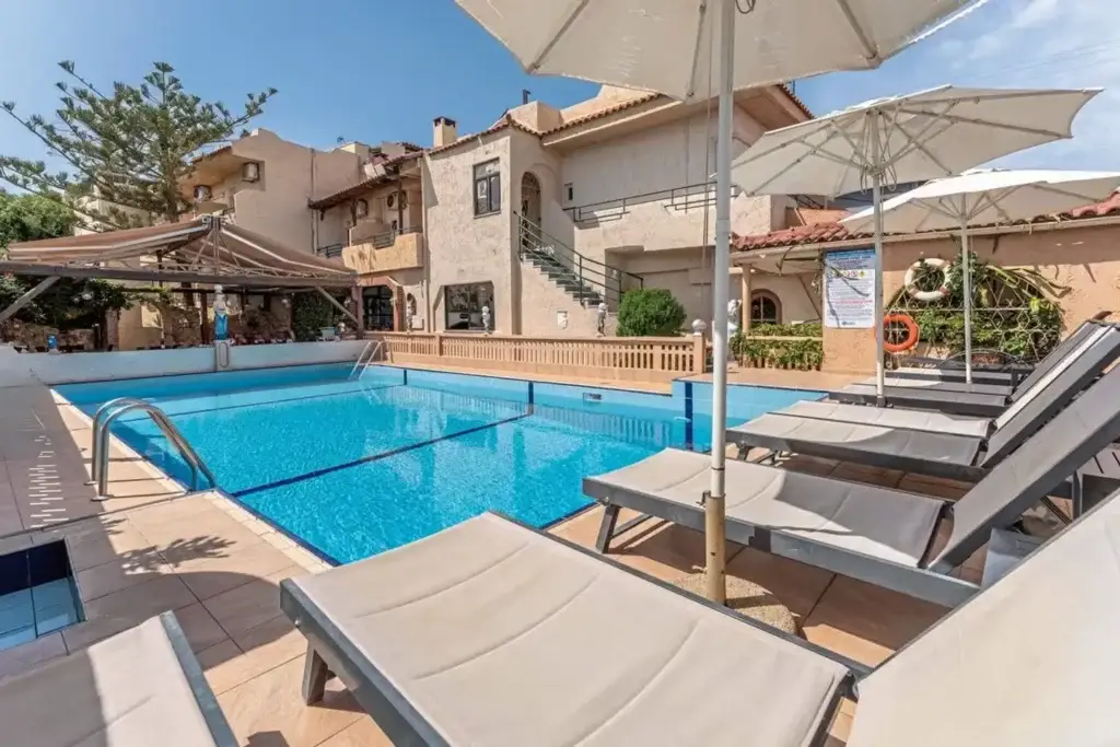 Hotel Erato Gournes – familiär geführtes kleines Hotel im Ortszentrum, nur 80 m vom Strand entfernt