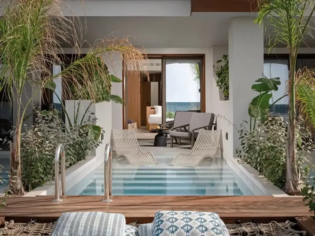 Ikones Seafront Luxury Suites Rethymno – luxuriöses Hotel auf Kreta mit direkter Strandlage und pulsierendem Stadtleben für Erholungssuchende und Aktivurlauber
