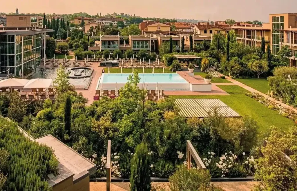 Aqualux Hotel Spa Suite & Terme in Bardolino – Wellnessurlaub am Gardasee inmitten von Weinbergen und Seen