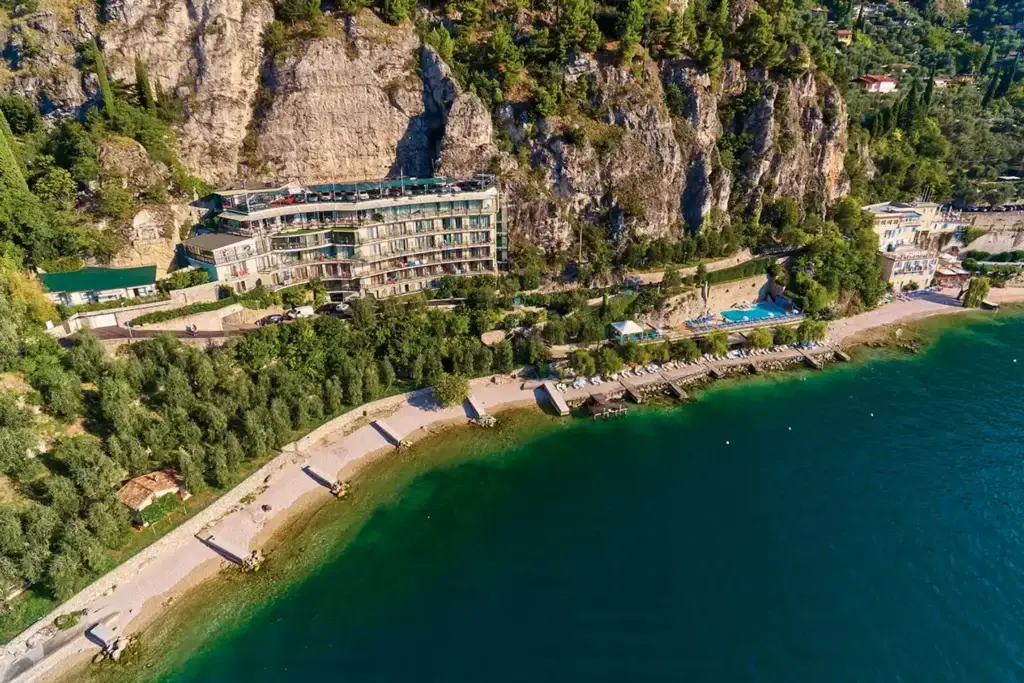 Hotel Astor in Limone sul Garda – romantischer Urlaub am Gardasee für Paare mit Seeblick und mediterranem Flair