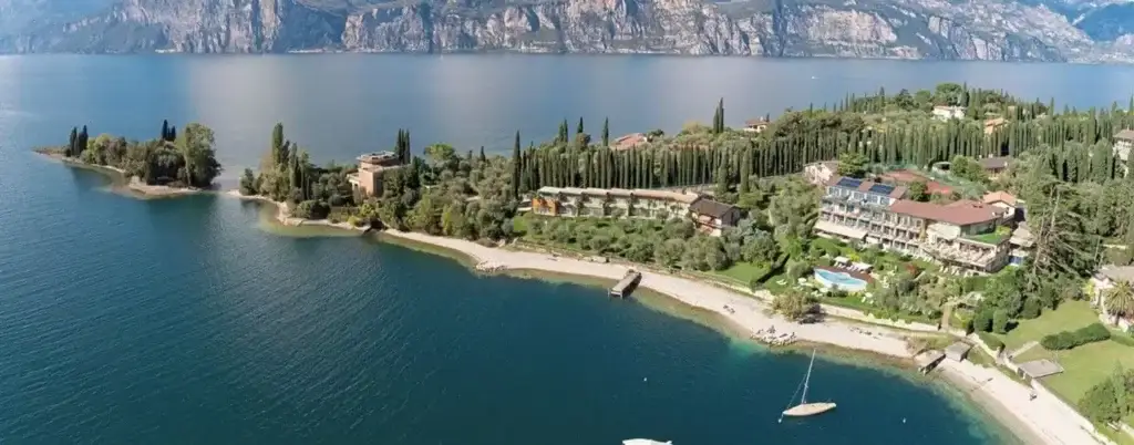 Hotel Maximilian am Ostufer des Gardasees – Strandlage, Wellness und Sport für deinen Italienurlaub