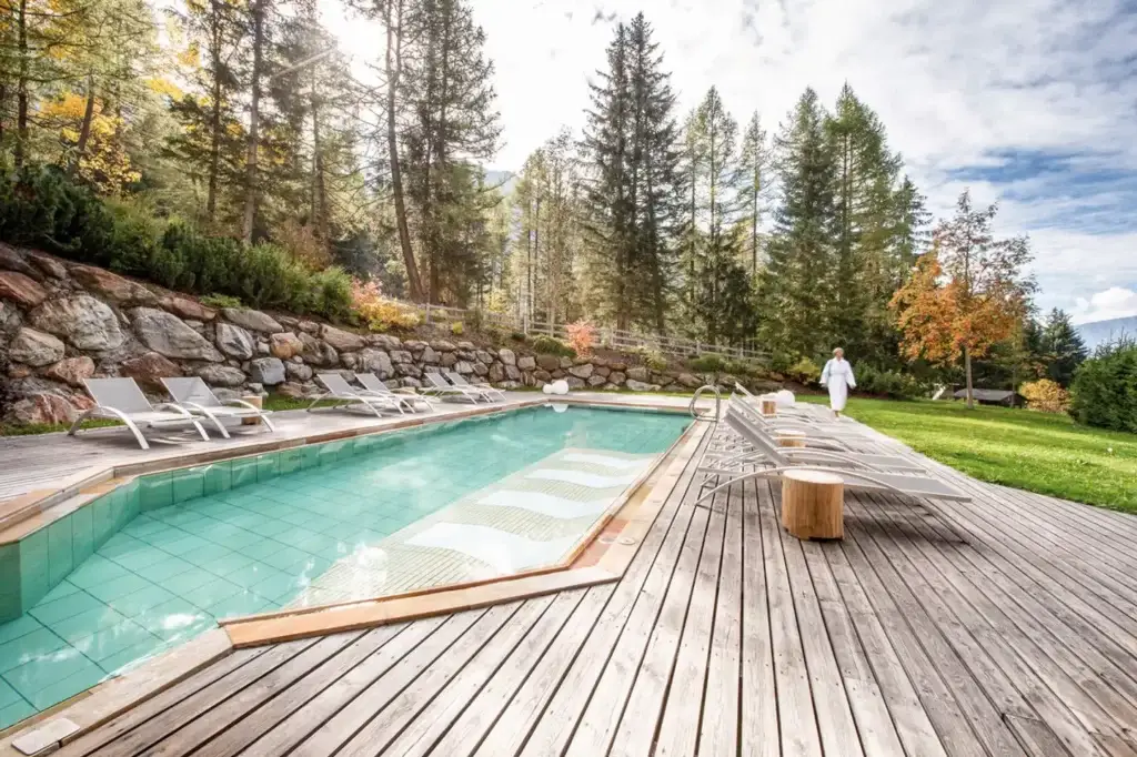 Falkensteiner Hotel Antholz – alpines Wellnesshotel im ruhigen Antholzer Tal mit Naturidylle, „dolce far niente“ und Spa-Erlebnis in Harmonie mit der Südtiroler Bergwelt.