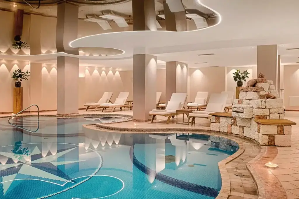 Elegantes Wellnessresort im Ahrntal mit Royal-Spa, Gourmet-Restaurant und luxuriösem Ambiente in traumhafter Südtiroler Berglage.