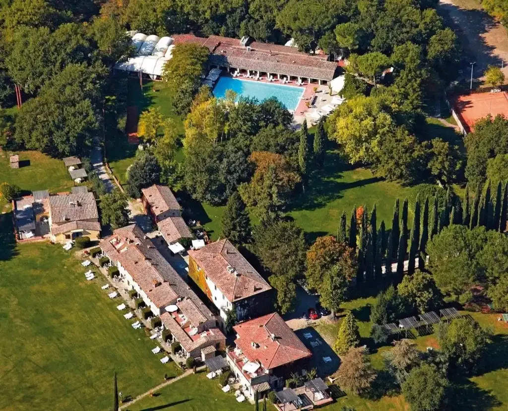 Hotel Borgo San Luigi Toscana Resort – malerische Unterkunft im ehemaligen Gutshof, umgeben von Wiesen und Wäldern im Herzen der Toskana.