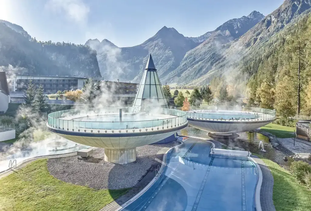 AQUA DOME – luxuriöses Thermenhotel in den Ötztaler Alpen mit preisgekröntem Spa und moderner Architektur für exklusive Wellnessmomente.