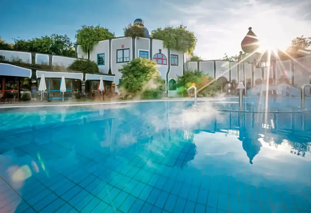 Rogner Bad Blumau – außergewöhnliches Thermenhotel in der Steiermark mit Hundertwasser-Architektur, ganzheitlichem Wellnesskonzept und Lage im Thermen- & Vulkanland.