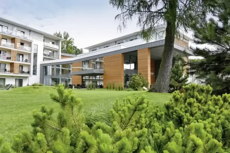 Shuum Boutique Wellness Hotel mit direkter Strandlage, exklusivem Wellnessbereich, Gourmet-Restaurant und ganzheitlichen Spa-Angeboten – ideal für erholsamen Luxusurlaub am Meer