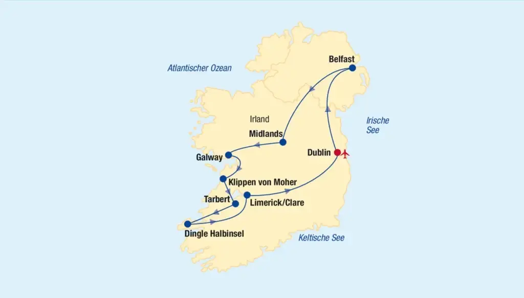 Grüne Hügel Irlands mit Steinmauern, weidenden Schafen und mittelalterlichen Burgen in Moor- und Seenlandschaft