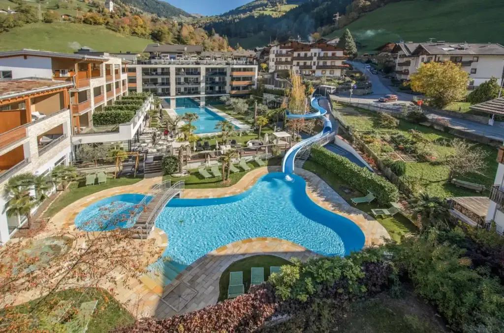 Stroblhof Active Family Spa Resort in Sankt Leonhard im Passeier mit großem Spa-Bereich, Pools und Schwimmteichen