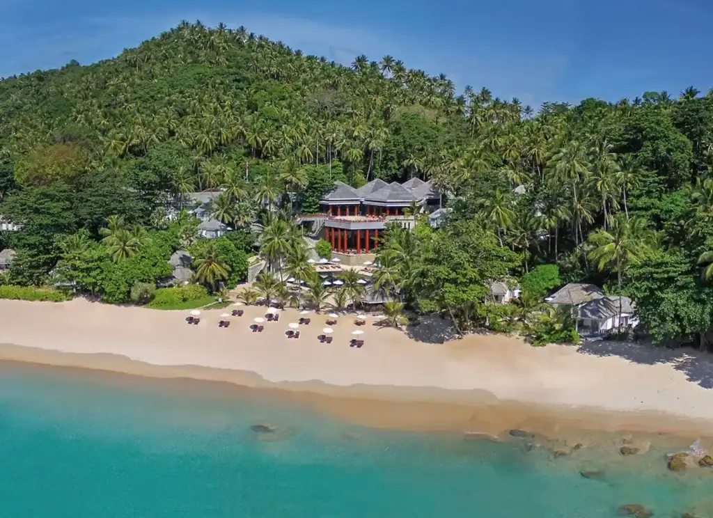 The Surin Phuket – exklusives Luxusresort direkt am abgeschiedenen Pansea Beach, ideal für anspruchsvolle Reisende auf der Suche nach dem Besonderen.