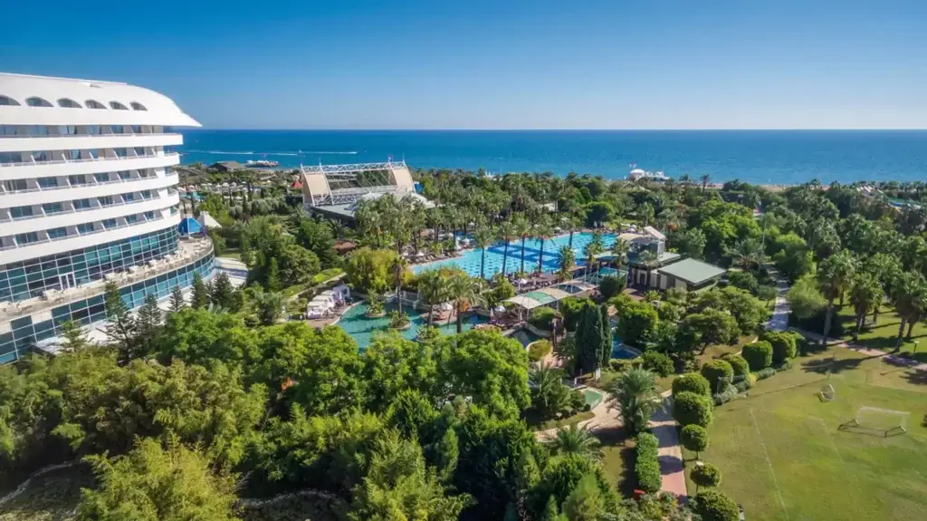 Concorde De Luxe Resort in Lara – Luxuriöses Strandhotel an der türkischen Riviera nahe Antalya mit Spa und großer Restaurant-Auswahl