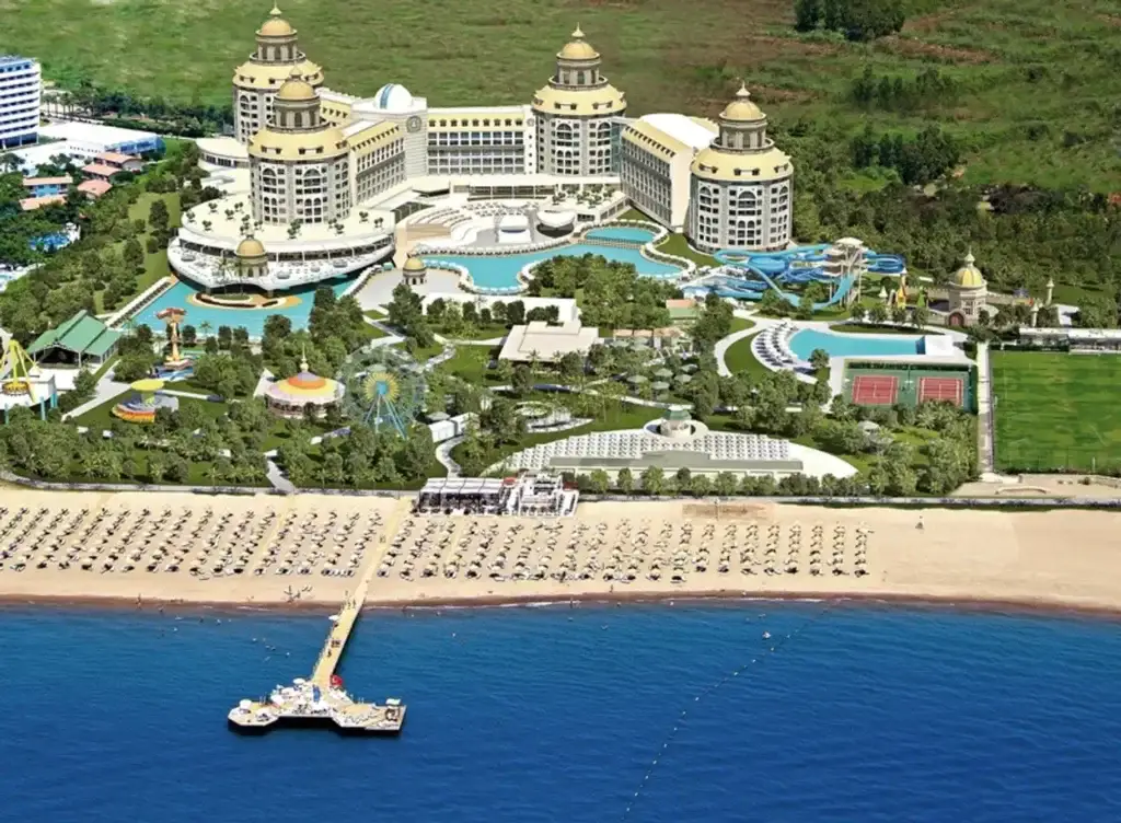 Delphin BE Grand Resort in Antalya – Großes Luxusresort mit vielfältigen Freizeitangeboten, À‑la‑carte‑Restaurants, Kinderclub und Adults‑Only‑Bereichen