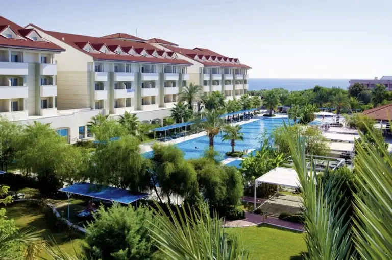 „Süral Resort in Side – Strandhotel mit schöner Gartenanlage, vielen Palmen und Einkaufsmöglichkeiten in der Nähe